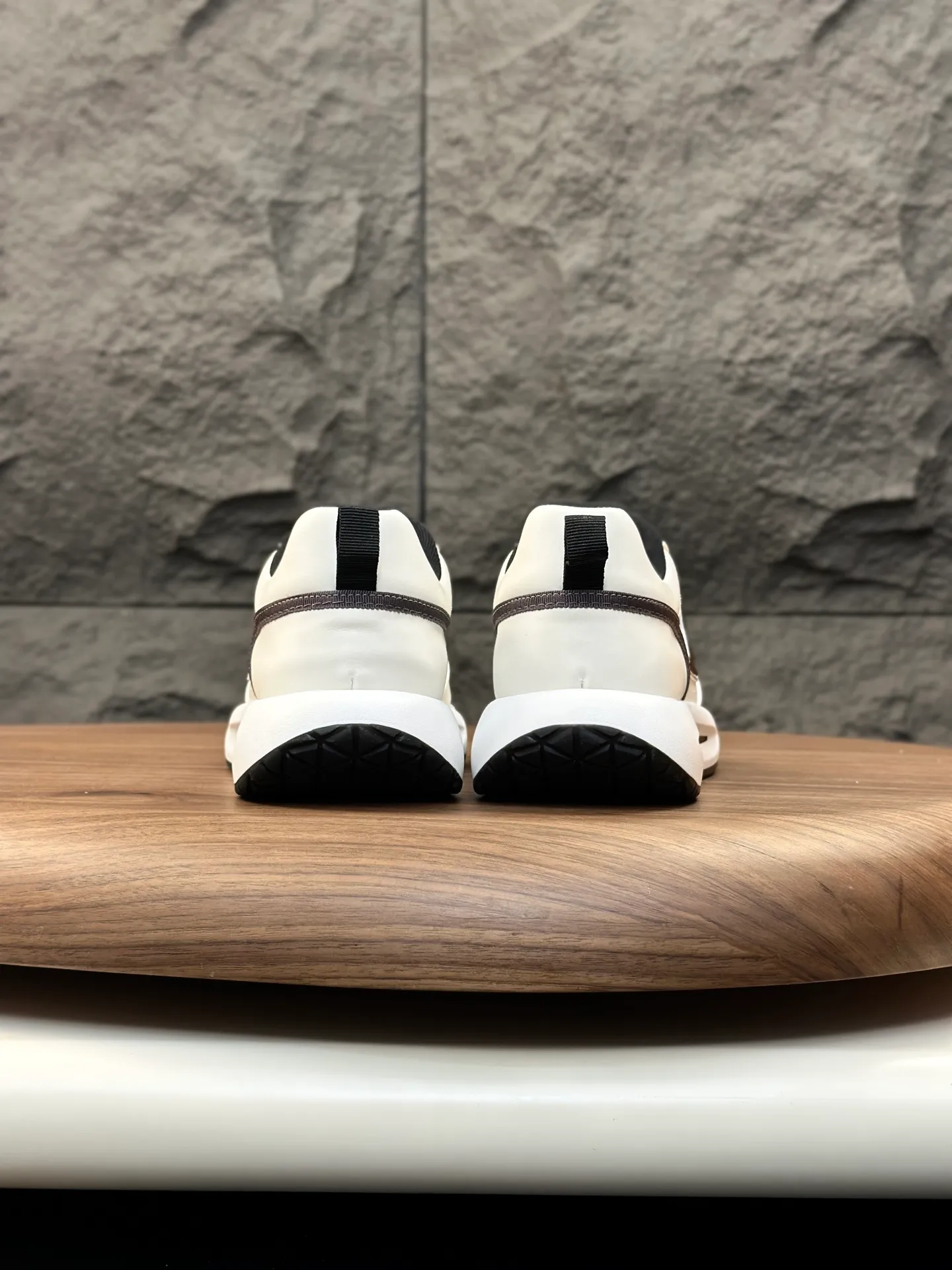 Men's shoes💰780 Lv 🔍Top purchasing agent🇮🇹 Louis Vuitton, the sports sneaker counter is synchronized, the uppers are imported from Italy, high-quality splicing colorful and complex crafts, the imported mesh padding is soft and comfortable, soles: original soles specially provided by the original factory, T men's men's shoes 💰U exclusive movable molded soles are super comfortable, original factory and single goods, 🔍🔍high quality, you can enter and leave the counter at will, welcome to compare, code number 38-44 (customized 45)